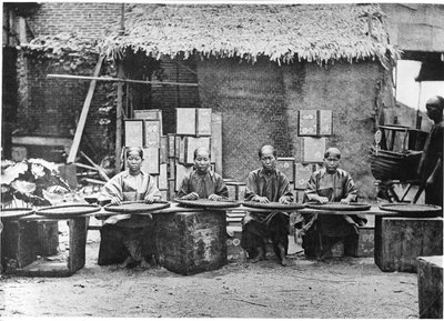 Raccolta del tè a Canton, c.1872 da John Thomson